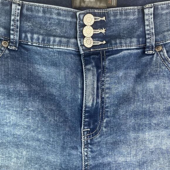 Torrid Blue Denim Jean Shorts Women’s Plus Size 24 3 ButtonsSummer - Picture 3 of 12